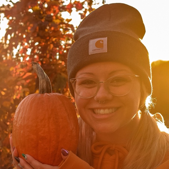 Meet your Posher, Alyssa - Picture 1 of 1